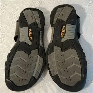 Keen | Shoes | Keen Close Toed Sandals Greenblack Size5  display picture 1